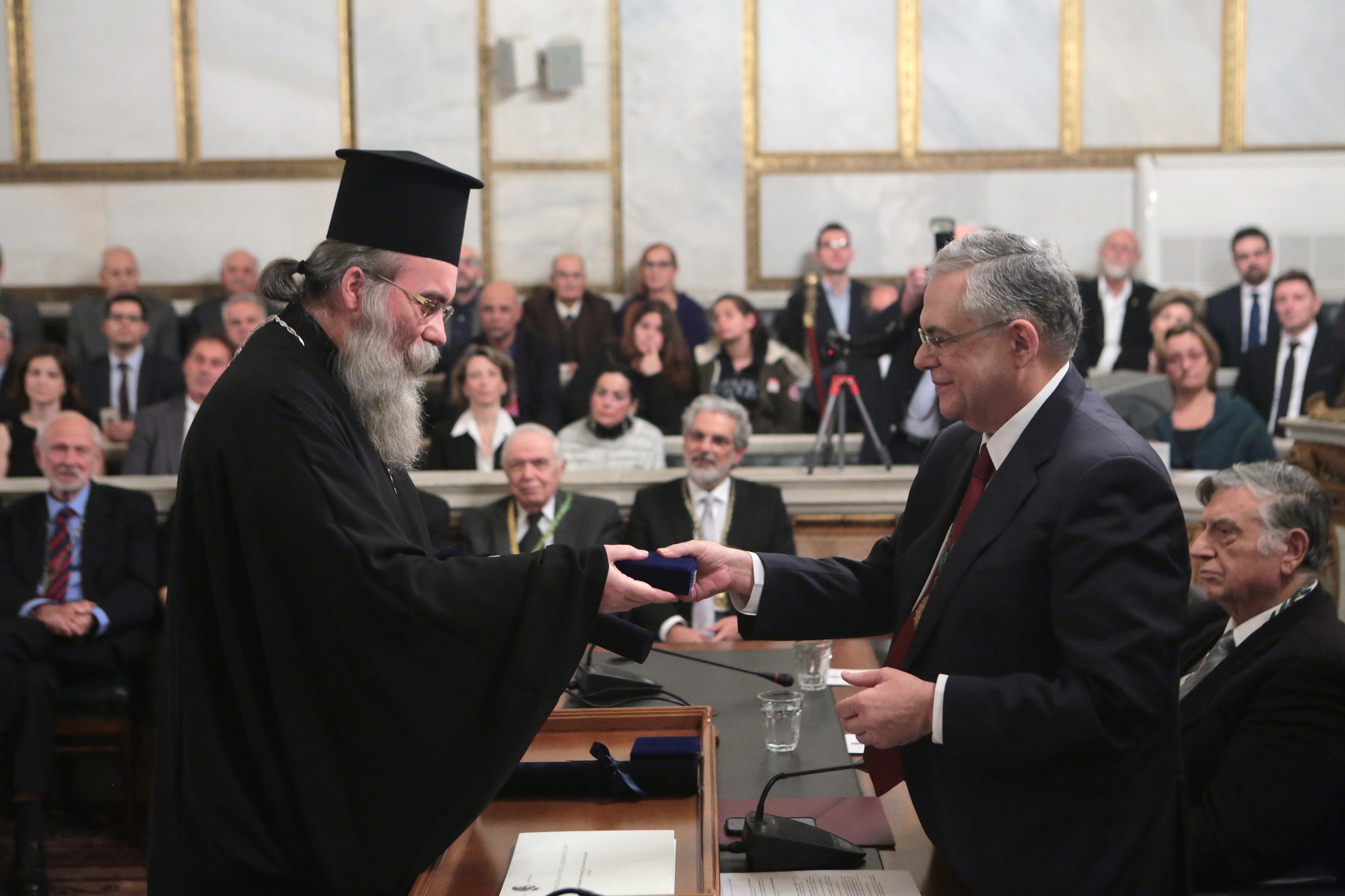 Η Ακαδημία Αθηνών βράβευσε την Ακαδημία Κρήτης