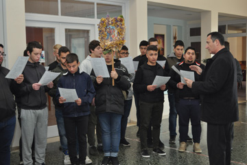 Μαθητές της Πατριαρχικής Σχολής Κρήτης και του Γενικού Εκκλησιαστικού Γυμνασίου και Λυκείου Χανίων έψαλλαν τα κάλαντα του Λαζάρου στην Ορθόδοξο Ακαδημία Κρήτης